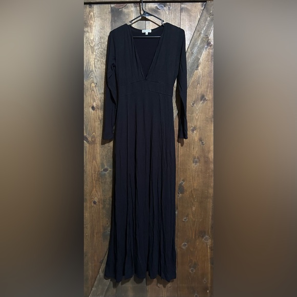 Dresses & Skirts - GORGEOUS Bump Buddy Black Maternity Dress, Slits up both sides, size M